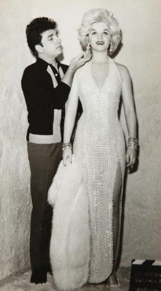 Zeki Müren sergisi açıldı