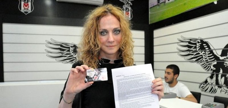 Itır Esen'in yıllara meydan okuyan güzelliği 