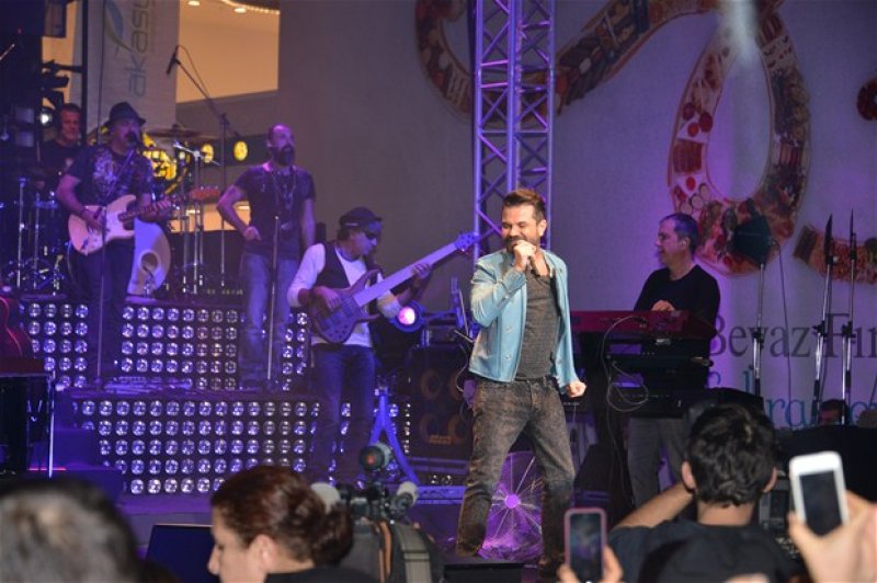 Kenan Doğulu göbek yaptı 