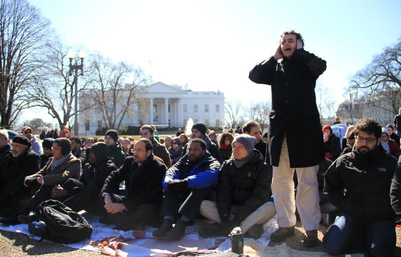 Beyaz Saray önünde Cuma namazı