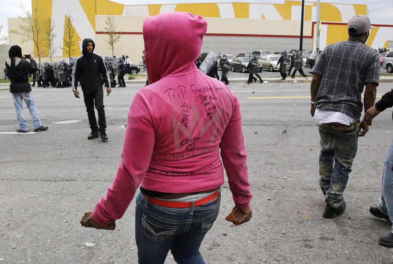 ABD'de siyahi gencin cenazesinde olaylar çıktı