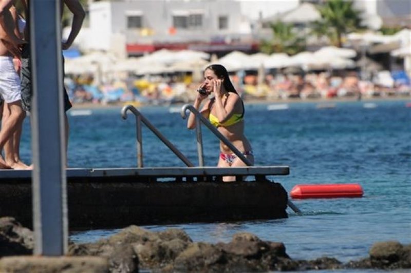 Özge Özpirinçci sudan çıkmadı