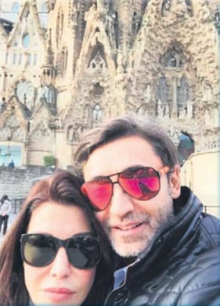 Deniz Akkaya sevgilisi Murat Varol'dan dayak yedi