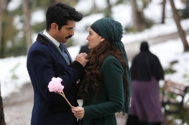 Fahriye Evcen'den Kara Sevda setine baskın