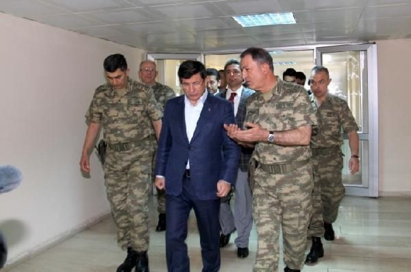 Davutoğlu'nun Dağlıca ziyaretinden kareler 