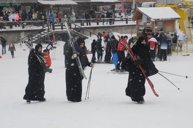 Uludağ'da pistler acemi kayakçılarla doldu