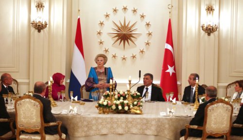 Gül'den Kraliçe Beatrix onuruna yemek