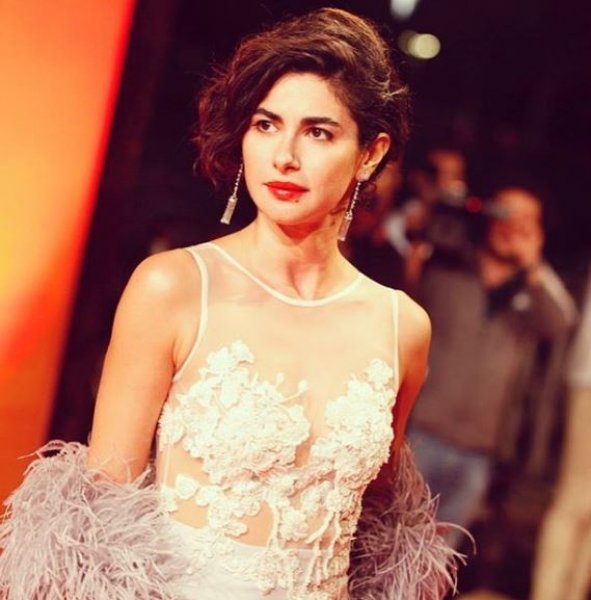 Nesrin Cavadzade sosyal medyaya geri döndü