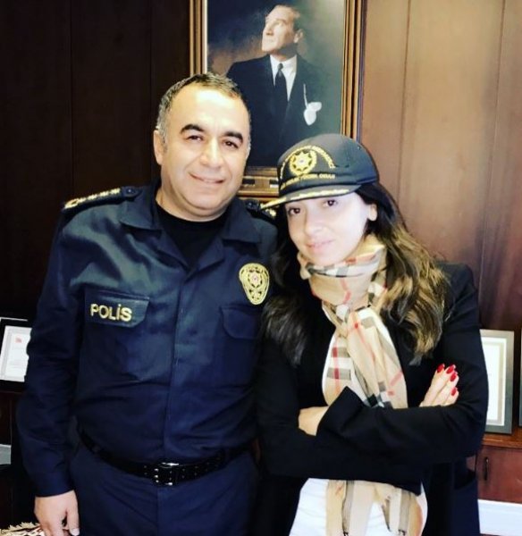 Dubai'ye giden Hadise çarşafa girdi 