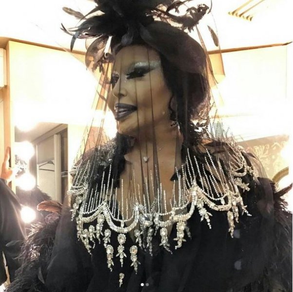 Bülent Ersoy gece yarısı dişçiye gitti