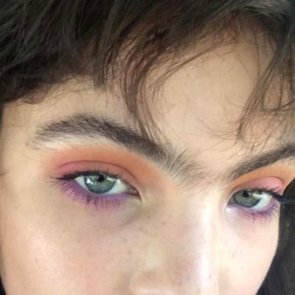 Sosyal medyanın tek kaşlı modeline teklif yağıyor 