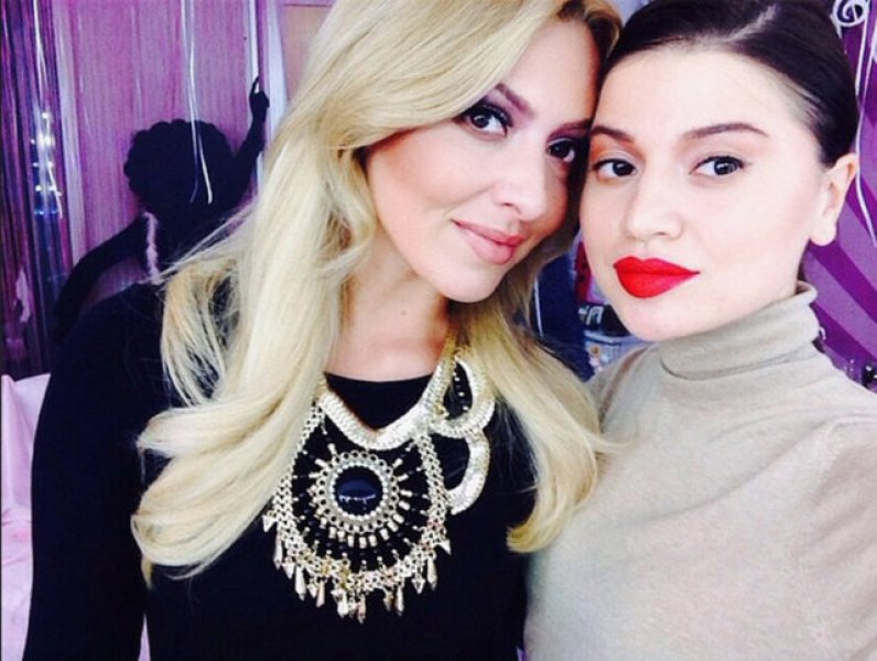 Hadise sosyal medyada ablasıyla kapıştı