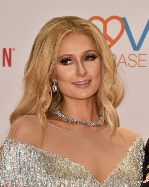 Paris Hilton nişanlısından ayrıldı 