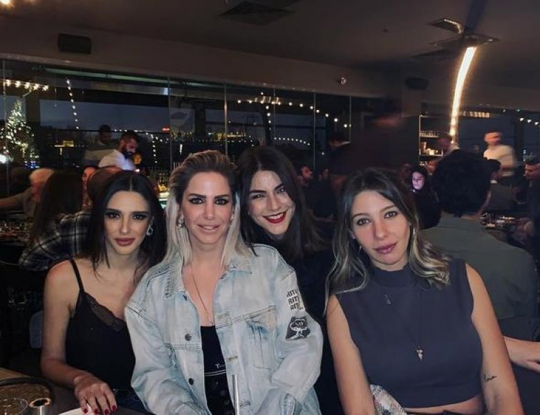 Aslıhan Doğan'a sürpriz doğum günü 