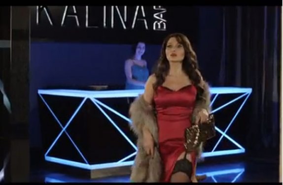 Aşk Kırmızı filminde jartiyerli Nurgül Yeşilçay