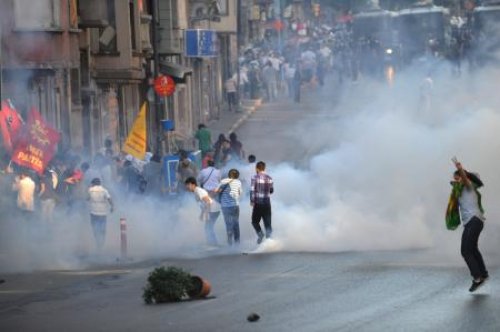 Taksim ve Yüksekova'da Hatip Dicle gerginliği