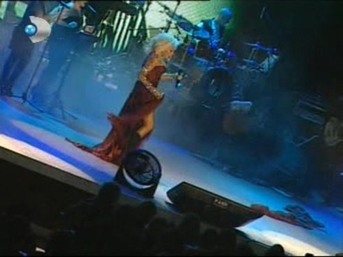 Ajda Pekkan'dan frikik şov