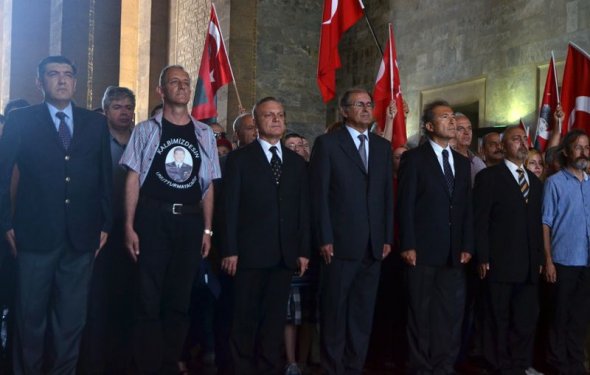 Balyoz sanıkları Anıtkabir'i ziyaret etti