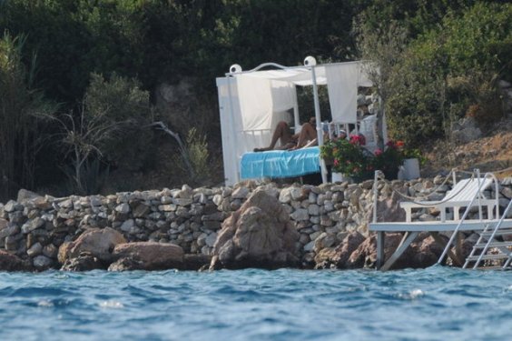 Berrak Tüzünataç ve Kenan İmirzalıoğlu Marmaris'te tatilde