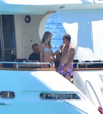 Ağaoğlu'nun yeni sevgilisi 23'lük Hazal	