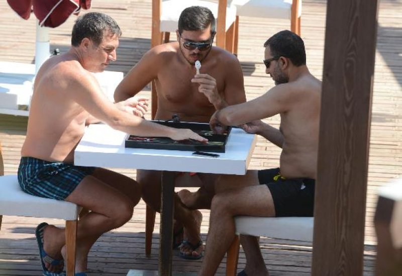 Rafet El Roman ailesi ile tatilde 