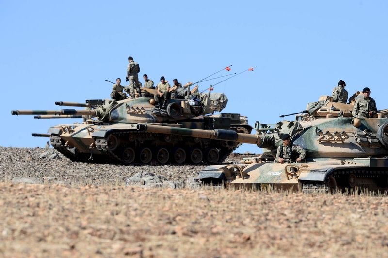 Kobani sınırına tank yığınağı