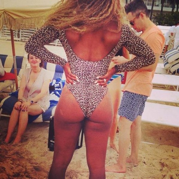 Tenis kortlarının yıldızı Serena Williams iç çamaşır mankeni oldu 