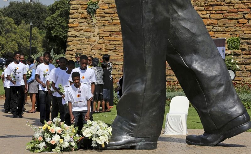 Güney Afrika'da Nelson Mandela anıldı