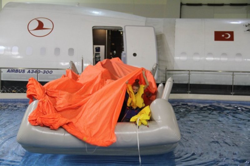 THY Hostes adaylarına zorlu eğitim