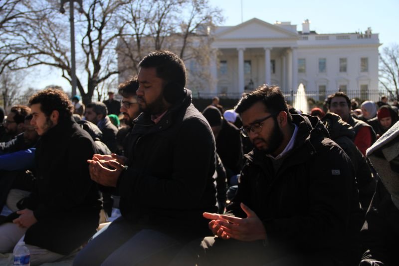 Beyaz Saray önünde Cuma namazı