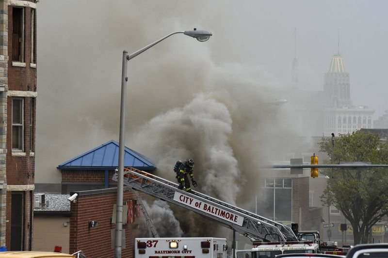 Baltimore'da marketler yağmalandı