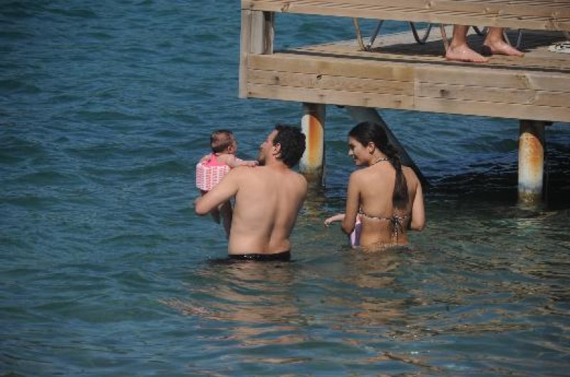 Tuba Büyüküstün ailece kahvaltıda