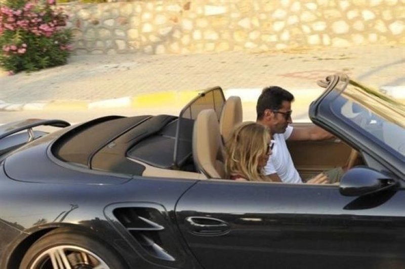 Sinem Kobal ile Kenan İmirzalıoğlu Karaköy'de