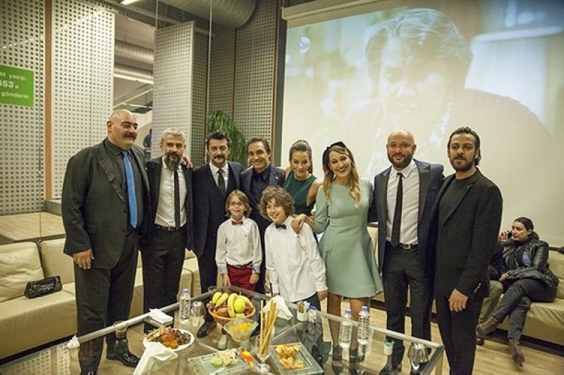 Ünlüler çocuklar için bir araya geldi