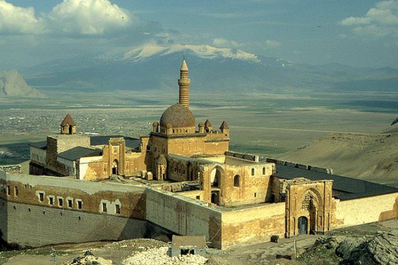 İshak Paşa Sarayı'ndan kış manzarası 