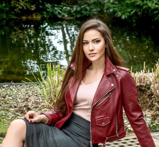 Burak Özçivit ile Fahriye Evcen'in nişanından yeni fotoğraflar