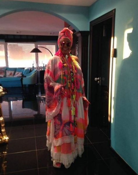 Bülent Ersoy gece yarısı dişçiye gitti