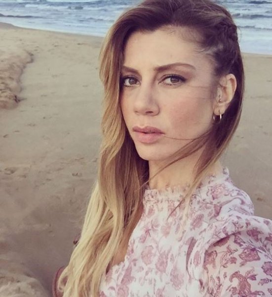 Gökçe Bahadır'ın kitesurf keyfi 