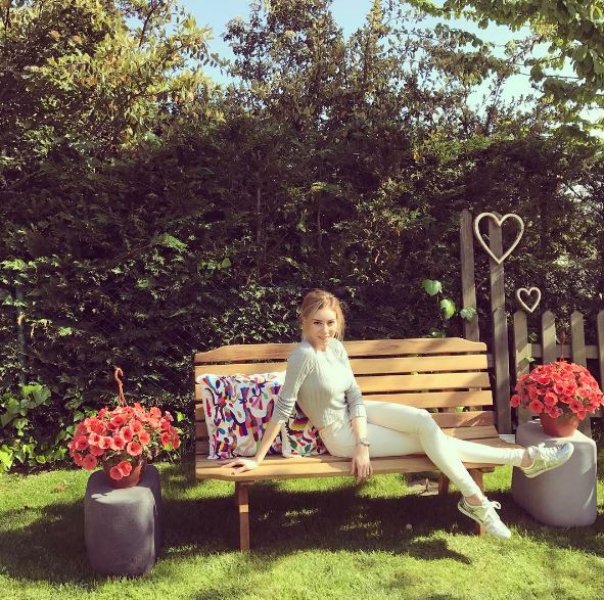 Sinem Kobal'ın ınstagram pozuna beğeni yağmuru