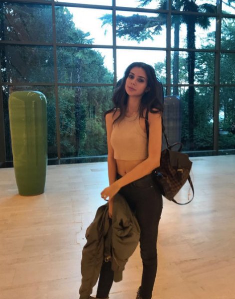 Defne Samyeli'nin kızı Deren Talu okulu bıraktı 