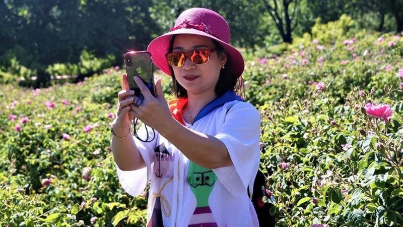 Turistlerin yeni gözdesi: Isparta gül bahçeleri