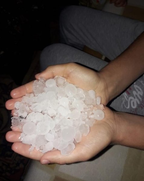 İstanbul'da şimşekler geceyi aydınlattı