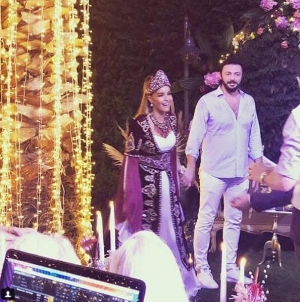 Şarkıcı Bengü kına gecesi yaptı