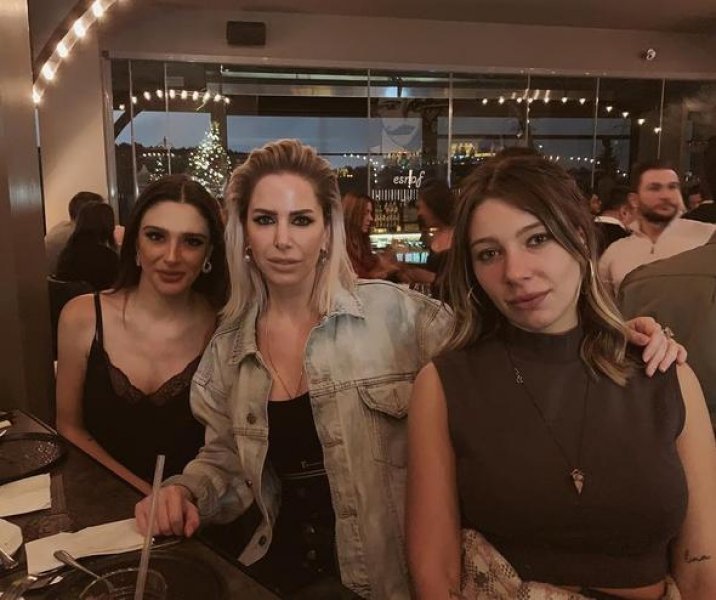 Aslıhan Doğan'a sürpriz doğum günü 