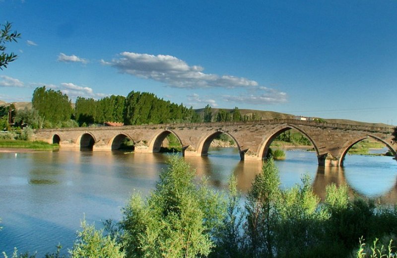 Tarihe tanıklık eden köprüler