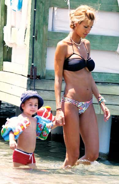 Emre Altuğ'dan Çağla Şikel'e 'öksüz kaldım' iması