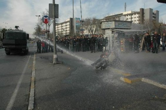 DHKP-C gözaltılarını protesto etmek isteyenlere müdahale