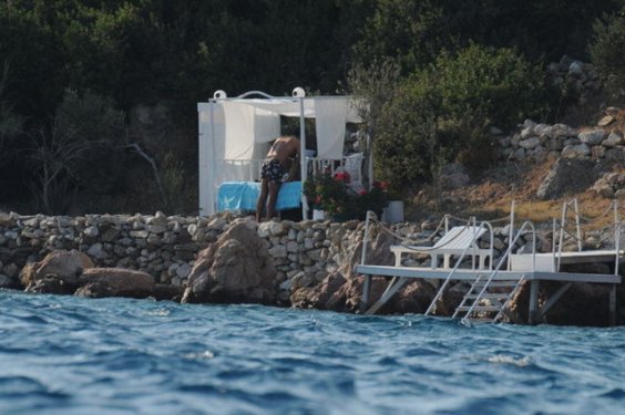 Berrak Tüzünataç ve Kenan İmirzalıoğlu Marmaris'te tatilde