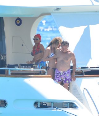 Ağaoğlu'nun yeni sevgilisi 23'lük Hazal	