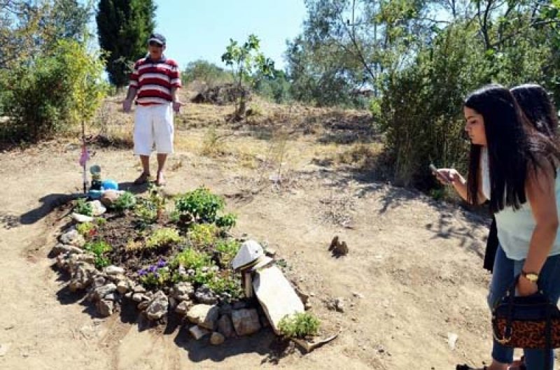 Tuncel Kurtiz'in mezarından şaşırtan görüntü